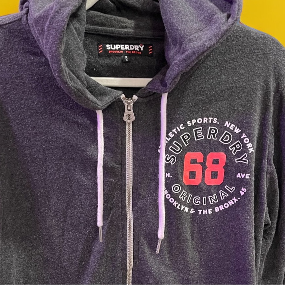 Superdry zip hoodie sweatshirt. Bought at NYC store. XL like new. Women's